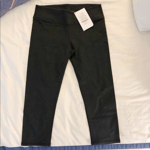 Fabletics Black 3/4 leggings NWT